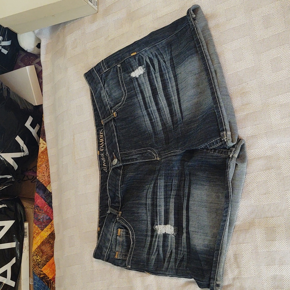 Almost Famous Distressed Shorts Sz 24